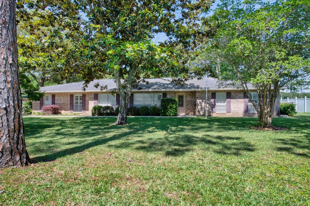 645 Ne Country Club Avenue, Fort Walton Beach
