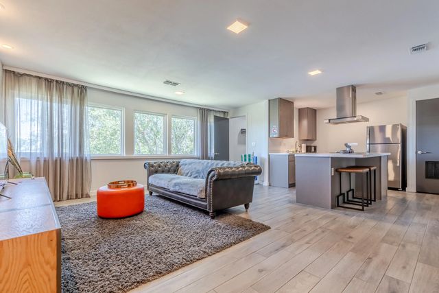 Photo of Listing #1003697