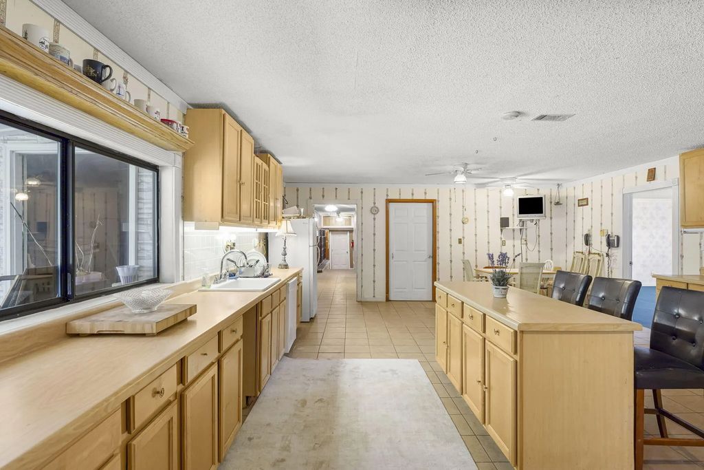 12 of 41 - 46 Veterans Lane, Freeport, FL