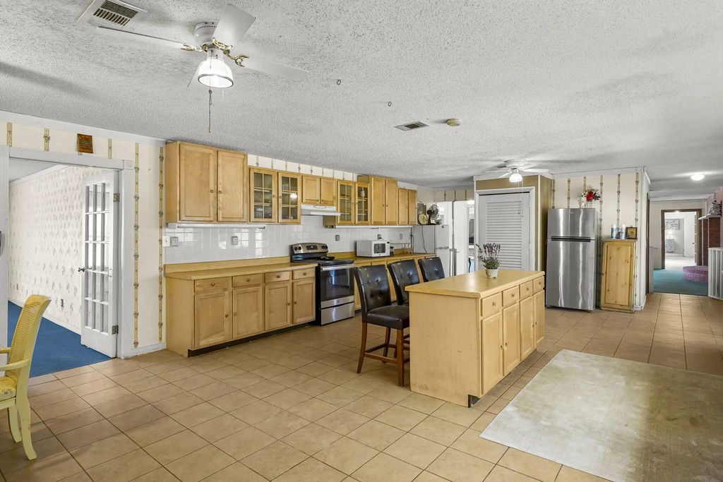 13 of 41 - 46 Veterans Lane, Freeport, FL