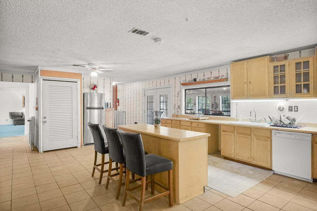 9 of 41 - 46 Veterans Lane, Freeport, FL