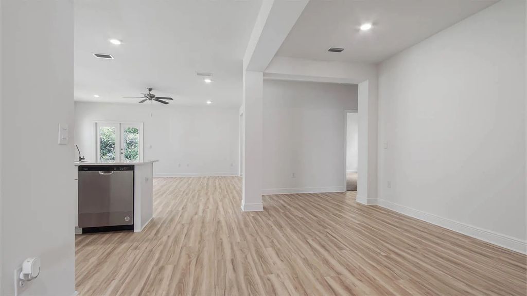 6 of 39 - 122 E Gray Owl Drive, Freeport, FL