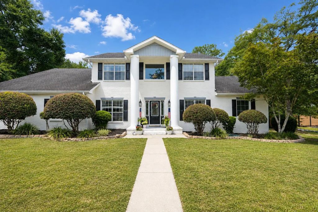 122 Old South Drive, Crestview