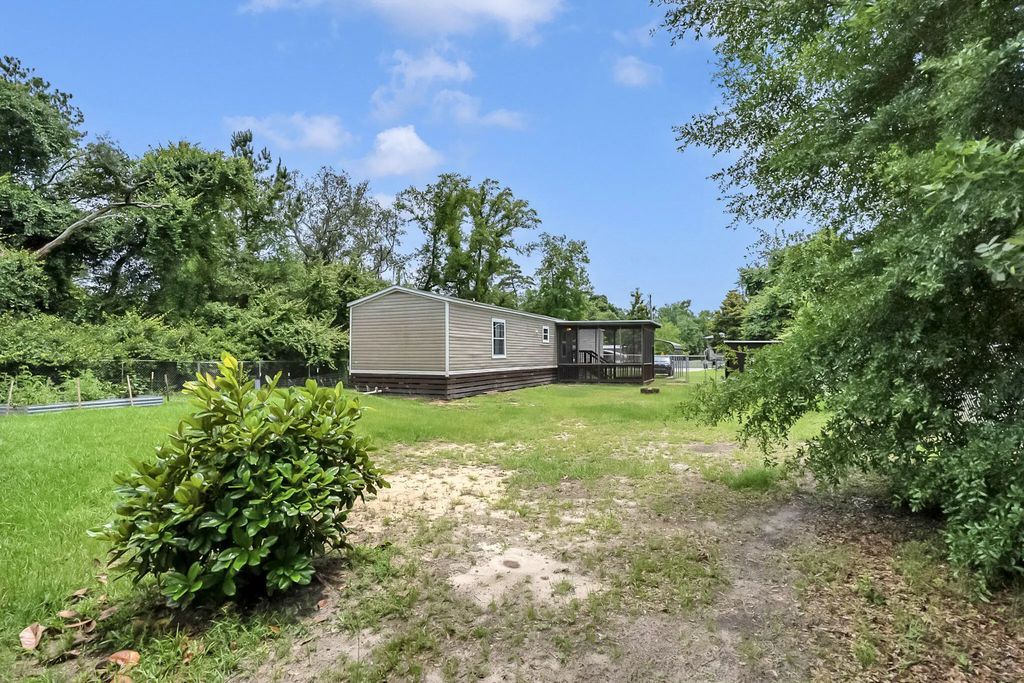 3 of 52 - 217 Palmetto Avenue, Freeport, FL