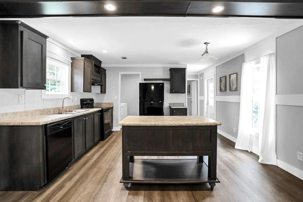 7 of 52 - 217 Palmetto Avenue, Freeport, FL