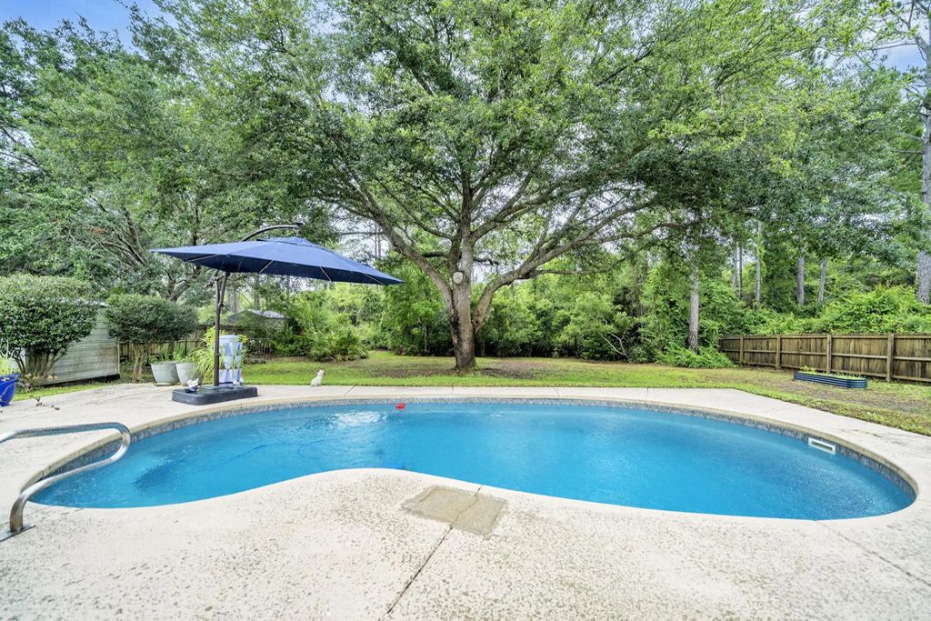7548 Frankfort Street, Navarre