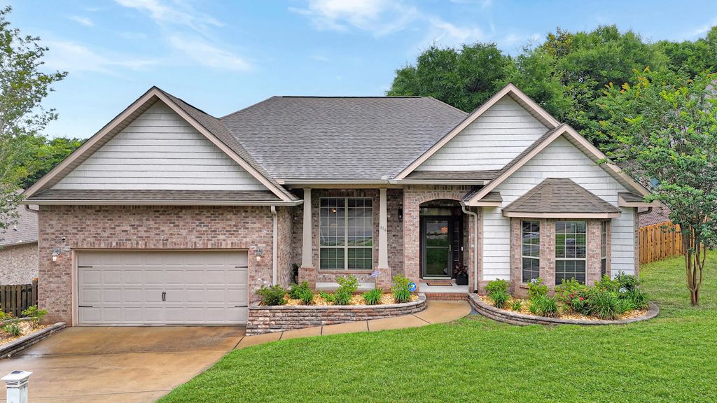 616 Red Fern Road, Crestview