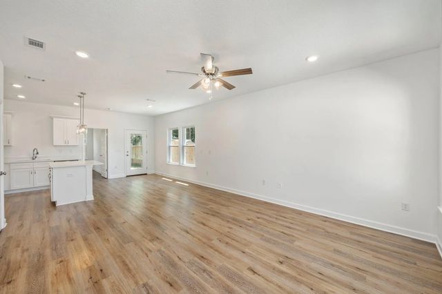 Photo of Listing #1005590