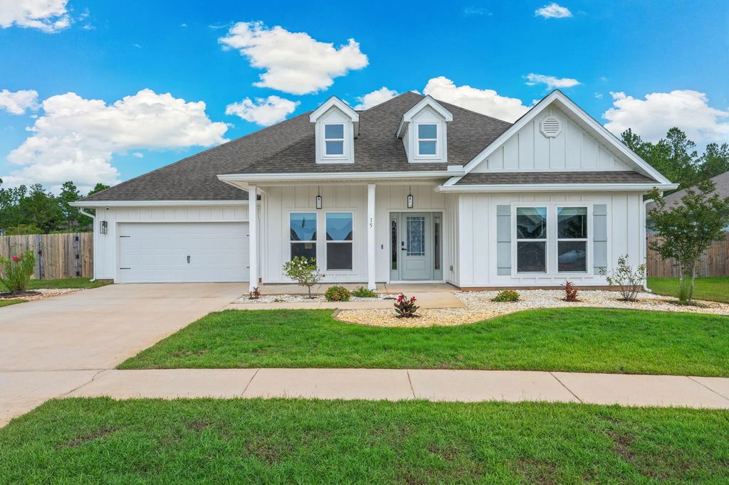 15 E Oak Trees Lane, Freeport