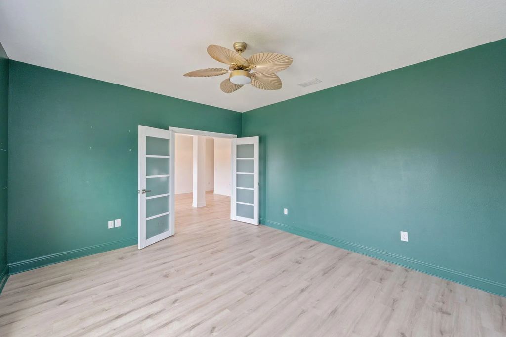 10 of 55 - 15 E Oak Trees Lane, Freeport, FL