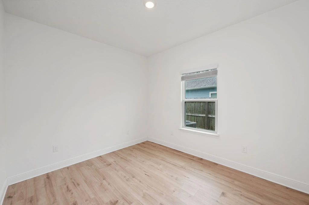 40 of 55 - 15 E Oak Trees Lane, Freeport, FL
