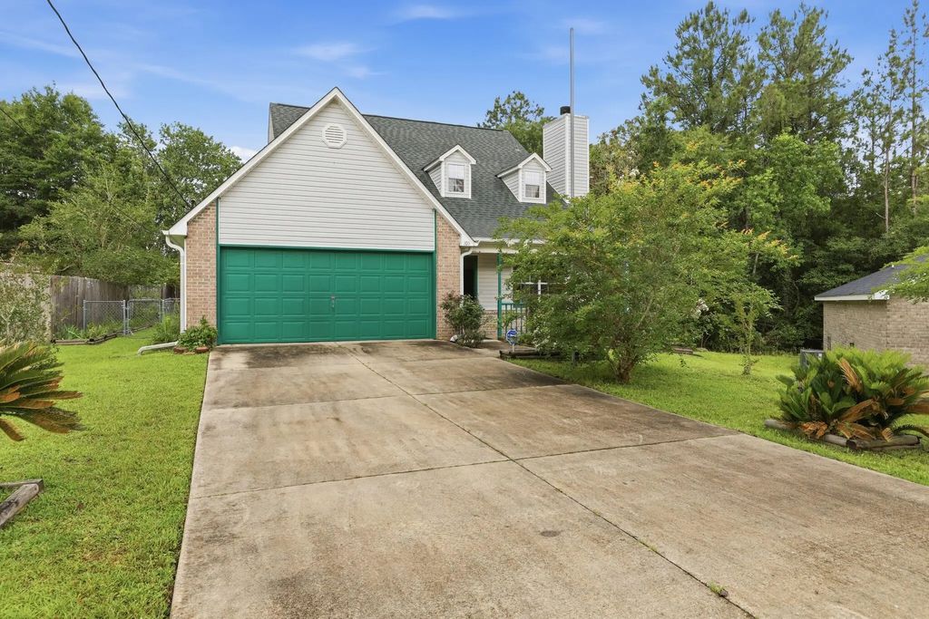 105 Eastview Drive, Crestview