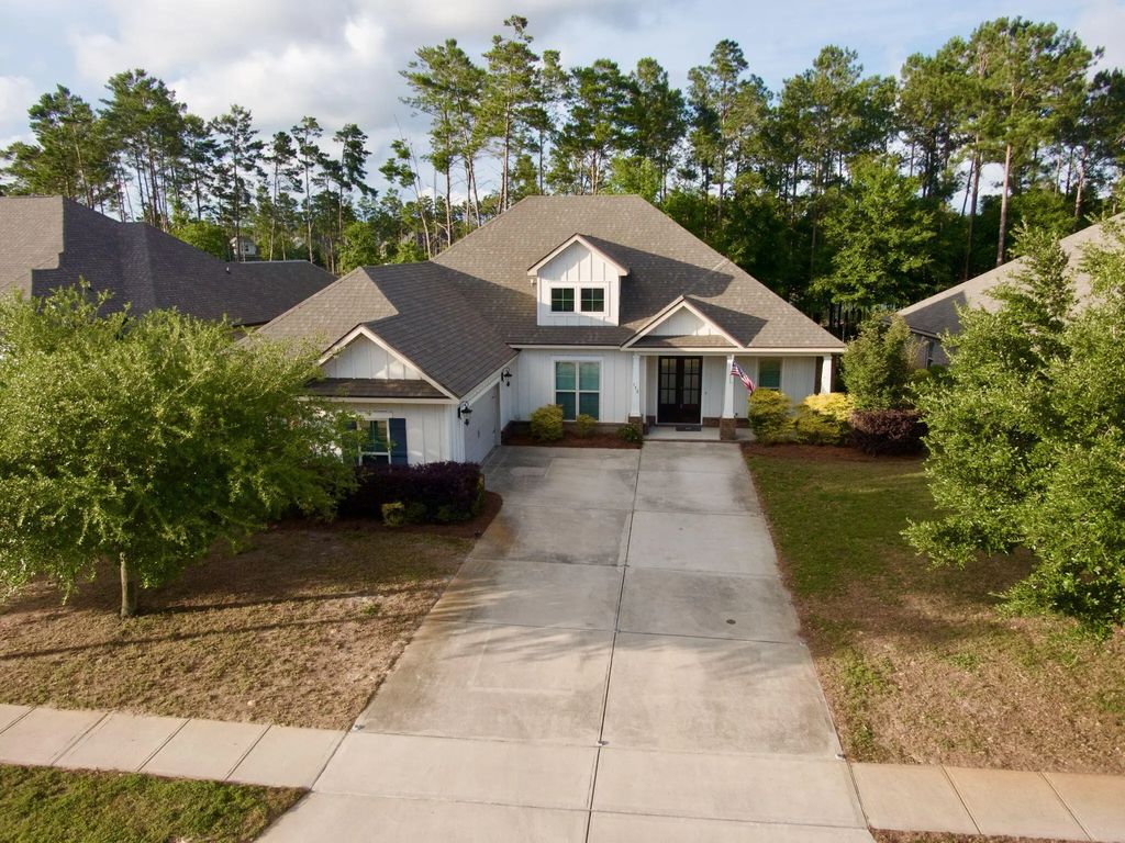 172 Mill Pond Cove, Freeport