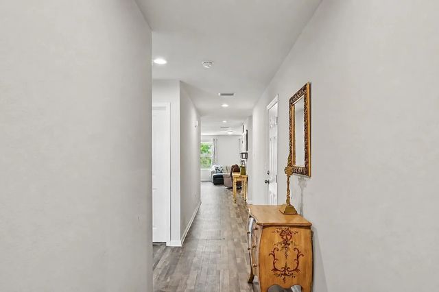 Photo of Listing #1004397