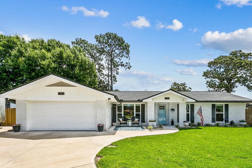1702 Green Palm Circle, Niceville
