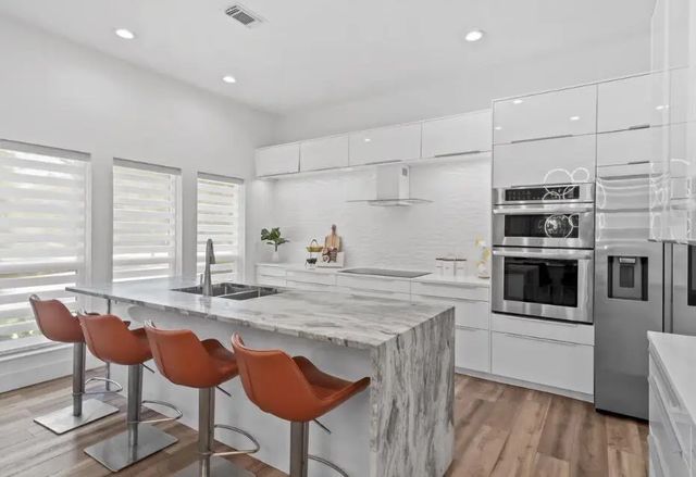 Photo of Listing #1004939