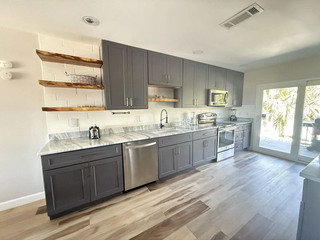 8468 Gulf Boulevard 2 & 3, Navarre