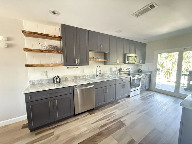 Photo of Listing #1004801