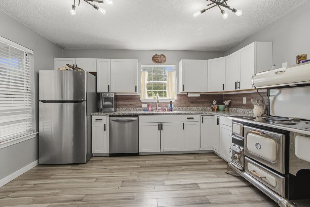 8 of 47 - 264 Johns Lane, Freeport, FL
