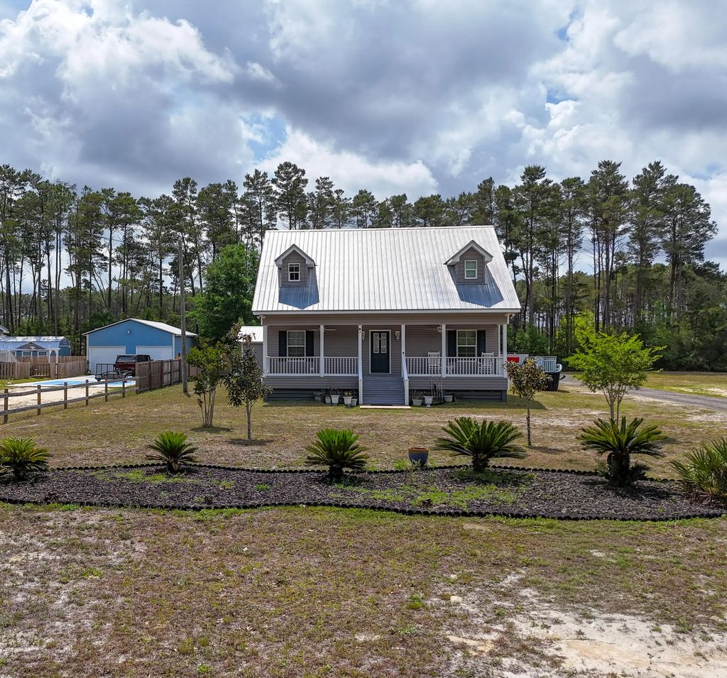 2458 County Highway 3280, Freeport