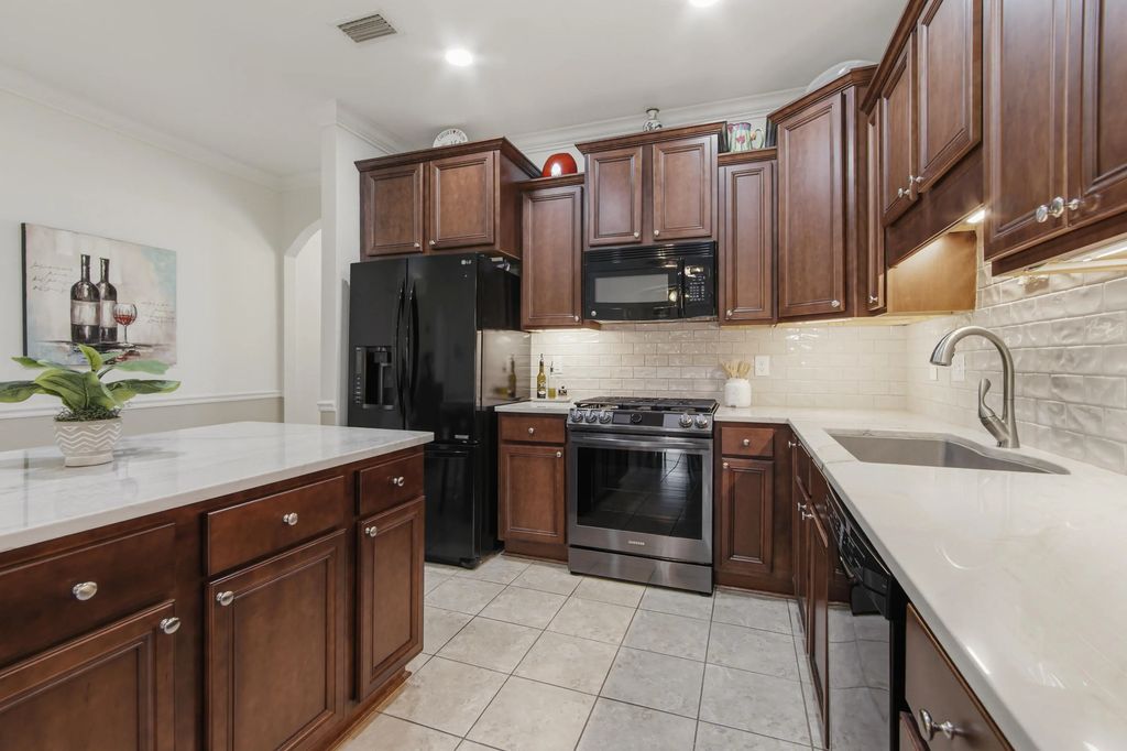 8 of 68 - 240 Whitman Way, Freeport, FL