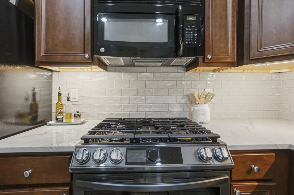 9 of 68 - 240 Whitman Way, Freeport, FL
