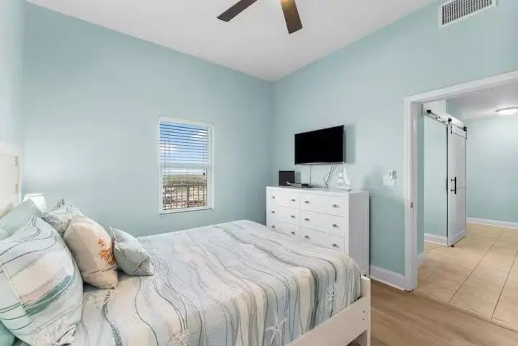 17 of 58 - 9860 S Thomas Drive Unit 2010, Panama City Beach, FL