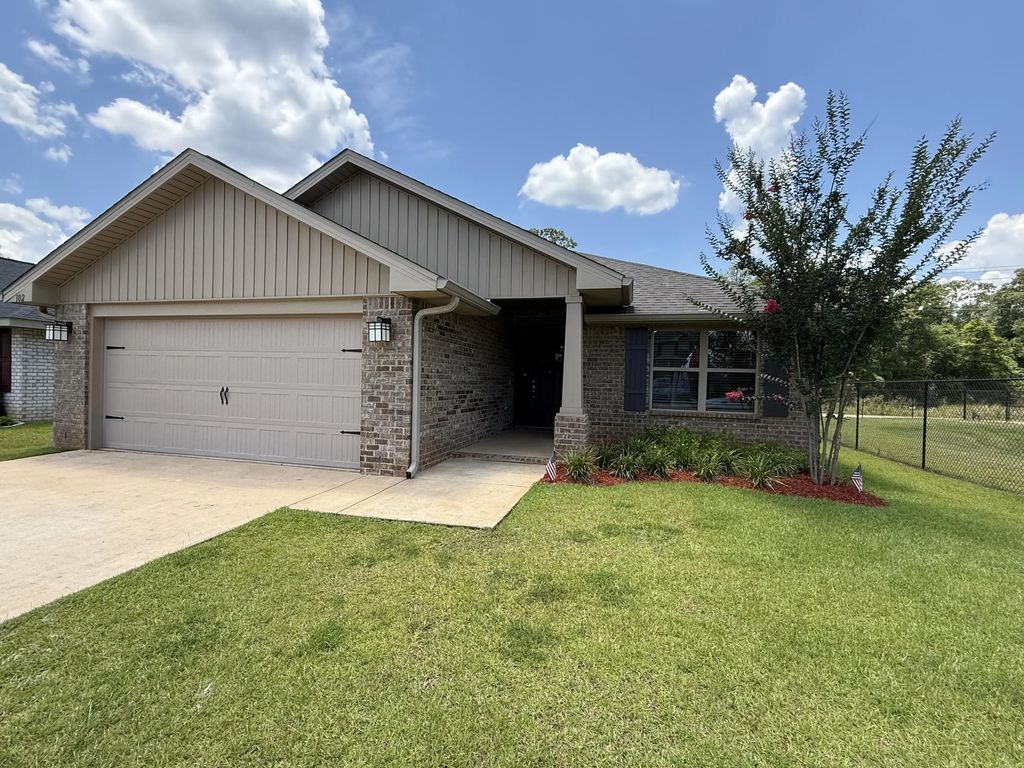 102 Ridgeway Circle, Crestview