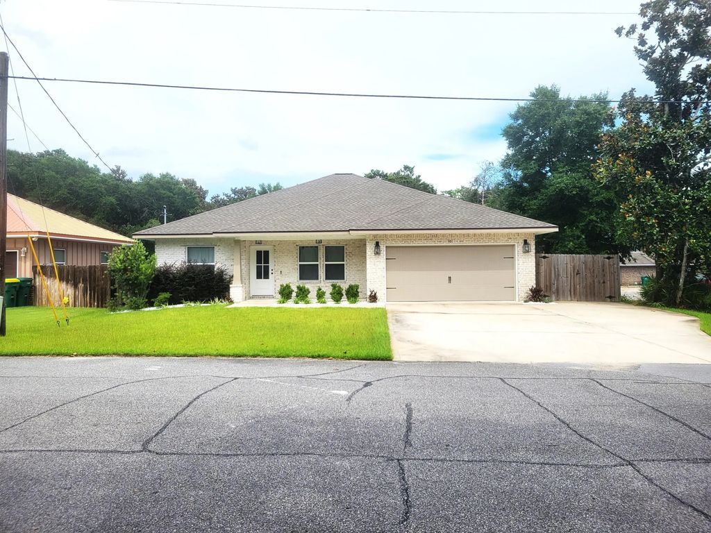 101 Doodle Avenue, Fort Walton Beach