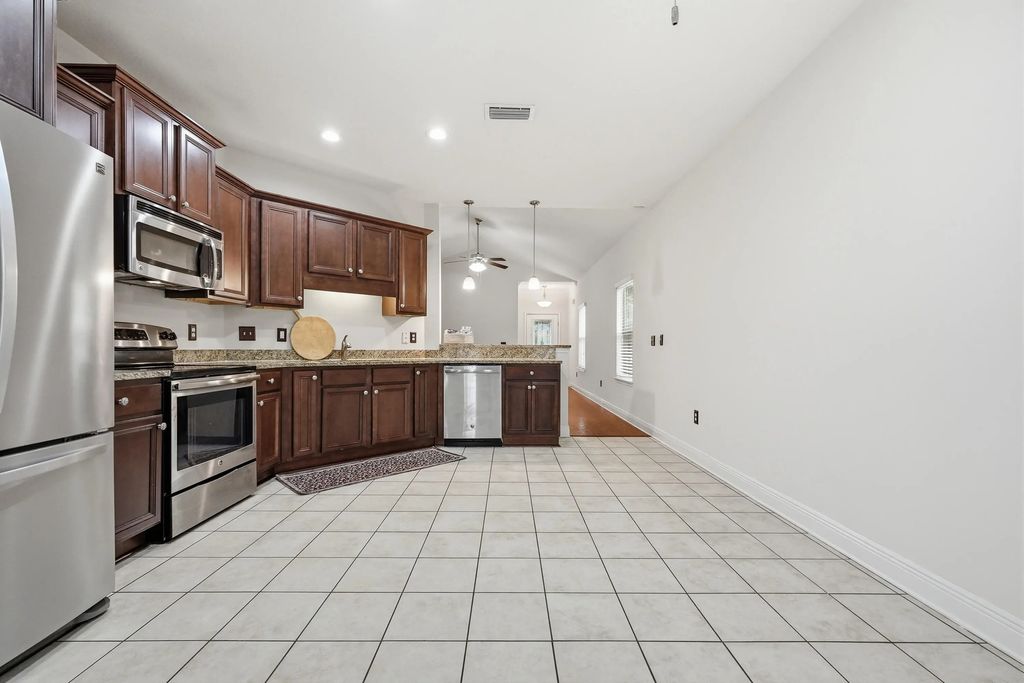 15 of 70 - 292 S Marsh Landing, Freeport, FL