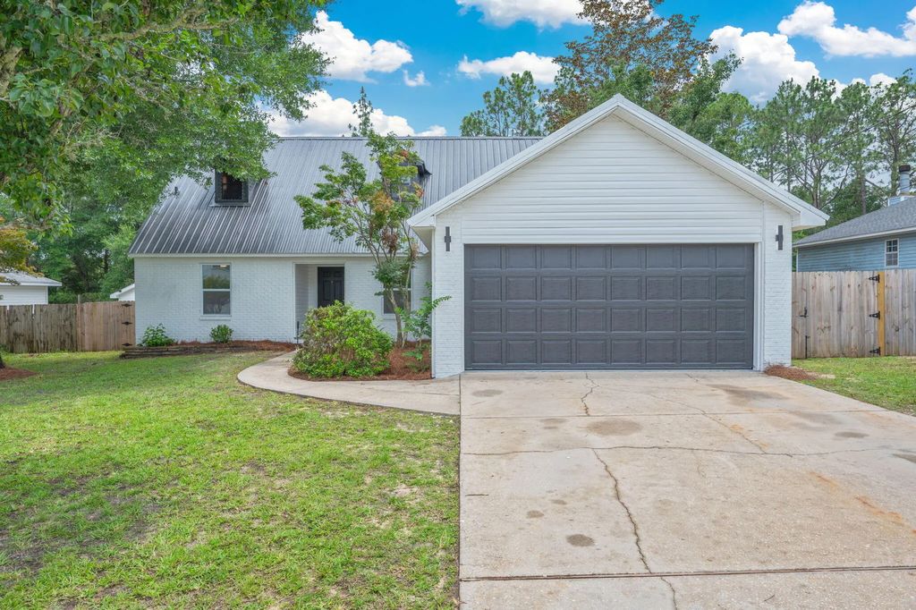 135 Nicole Lane, Crestview