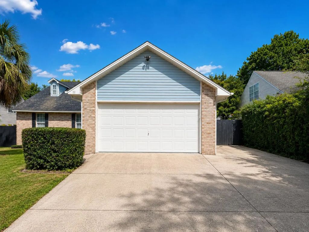 111 Trenton Avenue, Crestview