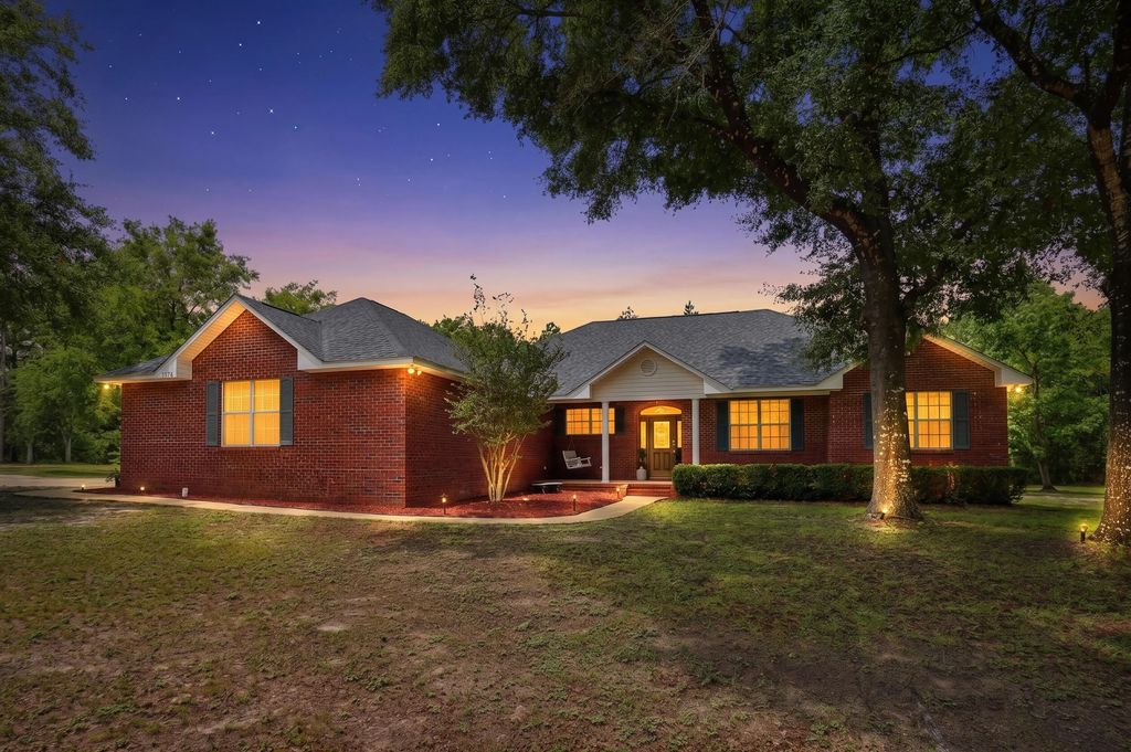 5870 Oakcrest Drive, Crestview