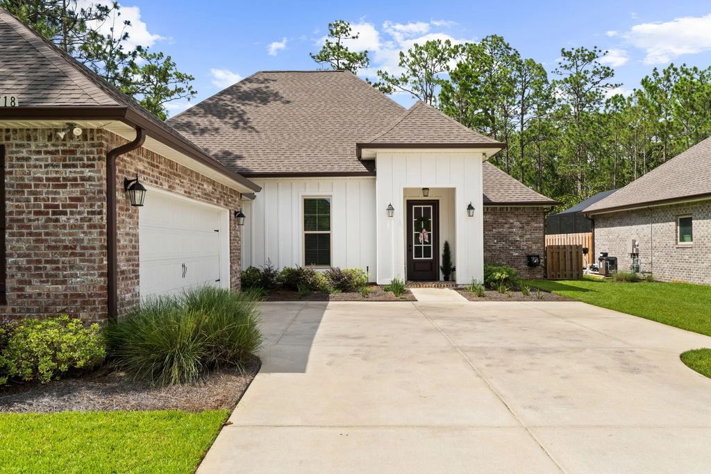 2 of 124 - 518 E Tweet Street, Freeport, FL