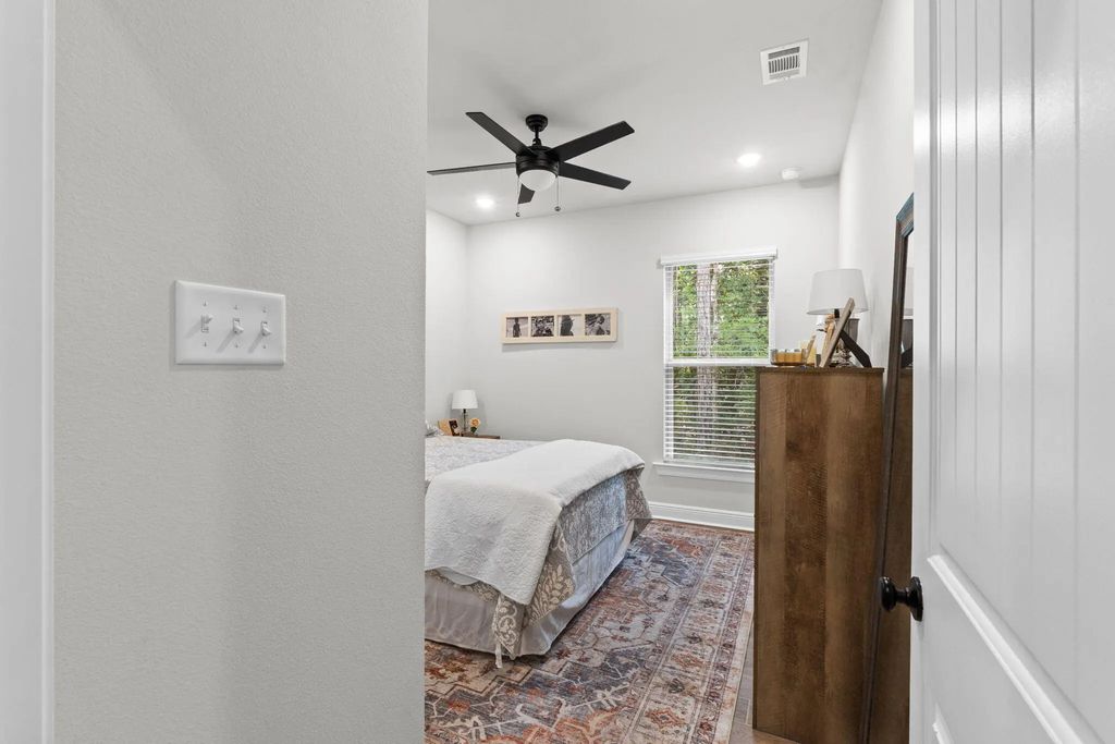 33 of 124 - 518 E Tweet Street, Freeport, FL