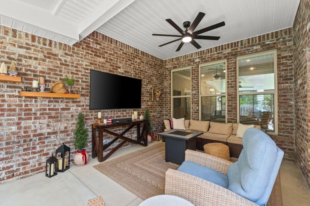 51 of 124 - 518 E Tweet Street, Freeport, FL