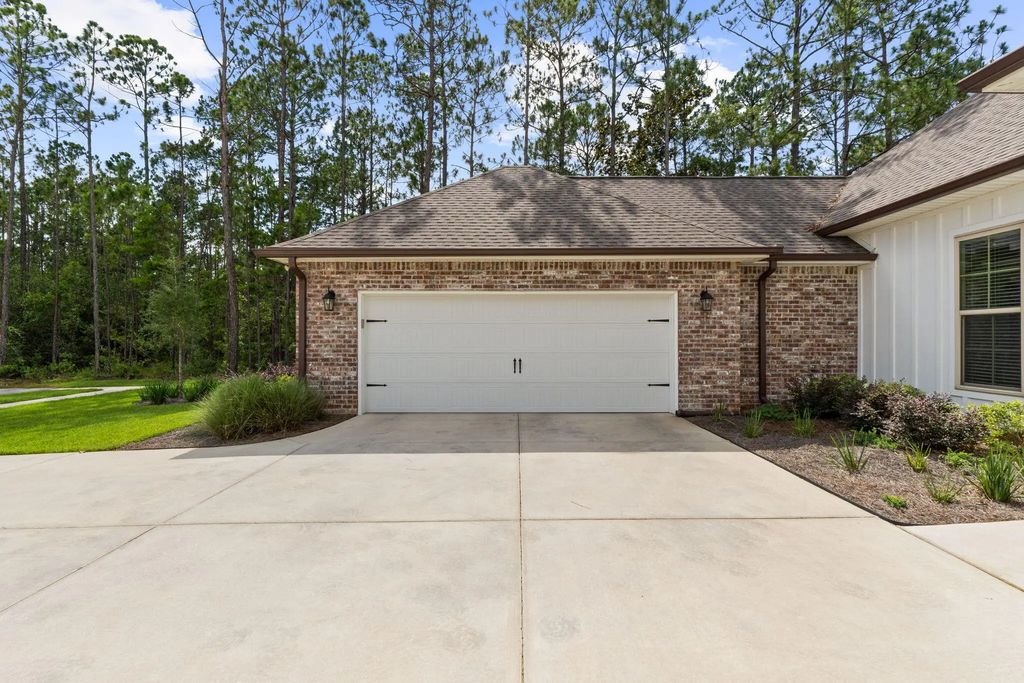 61 of 124 - 518 E Tweet Street, Freeport, FL