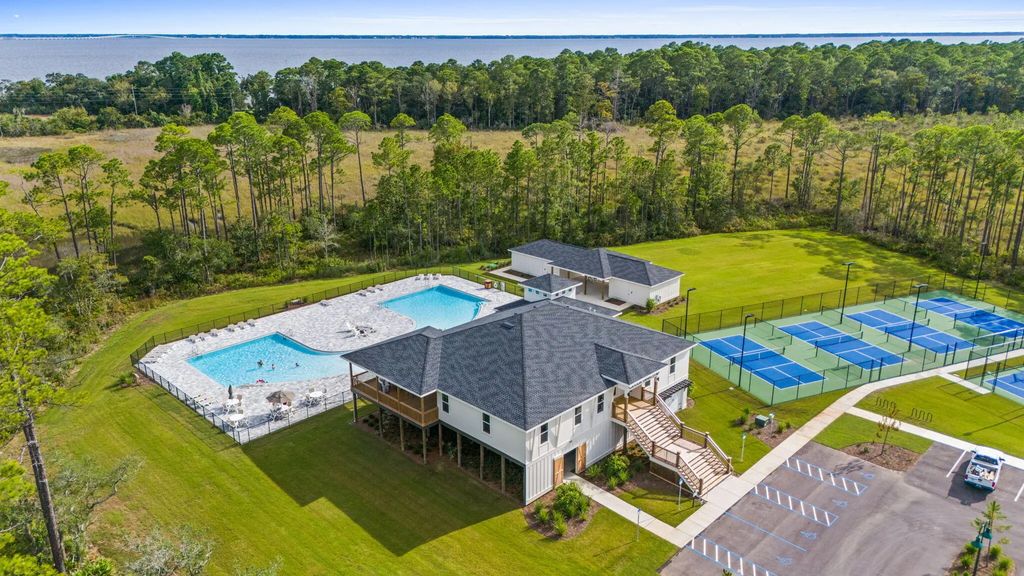 72 of 124 - 518 E Tweet Street, Freeport, FL