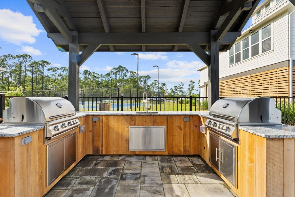 82 of 124 - 518 E Tweet Street, Freeport, FL