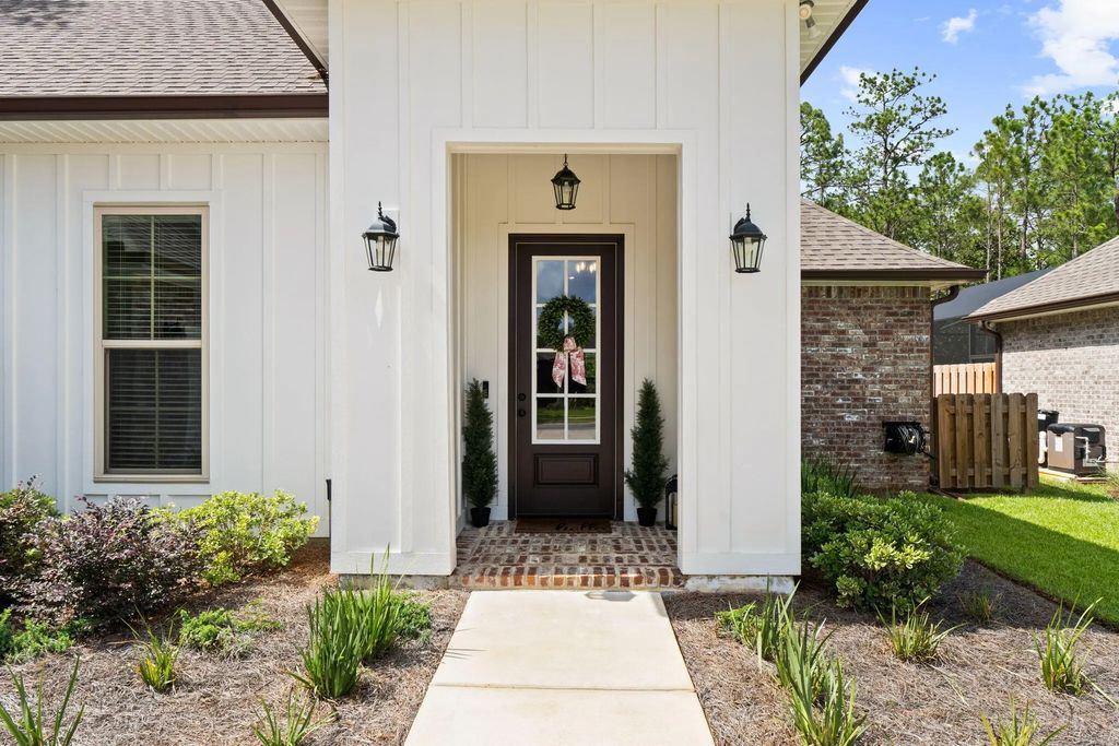 98 of 124 - 518 E Tweet Street, Freeport, FL