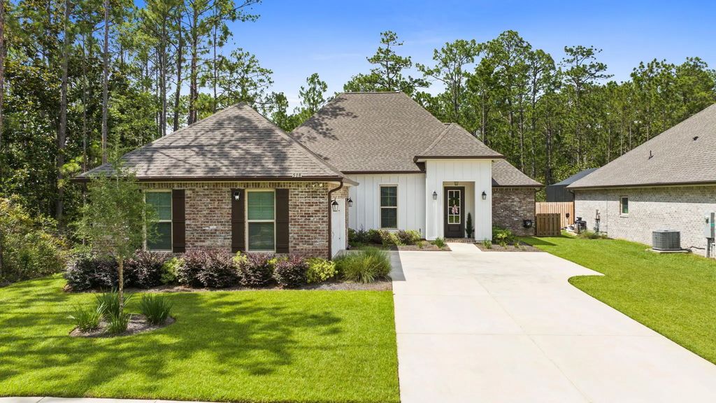 99 of 124 - 518 E Tweet Street, Freeport, FL