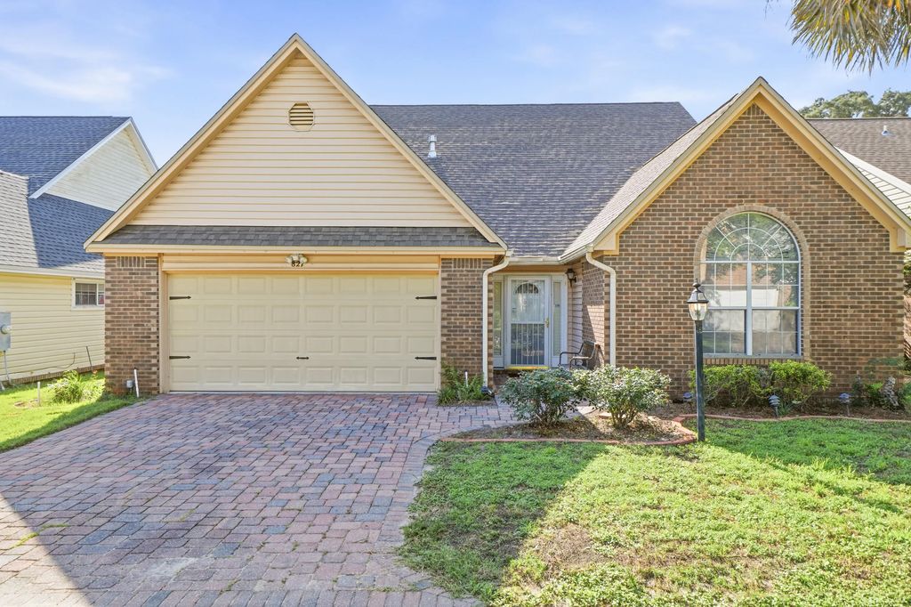 827 Fairway Lakes Drive, Niceville