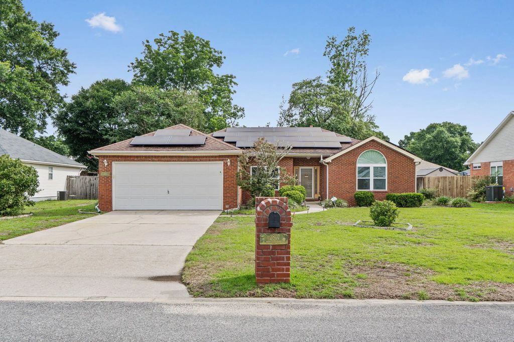 2807 Mohican Way, Crestview
