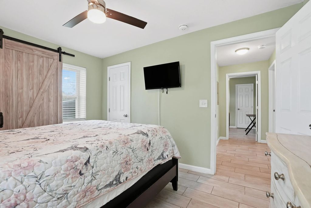 16 of 42 - 5616 Pinetree Avenue, Panama City Beach, FL