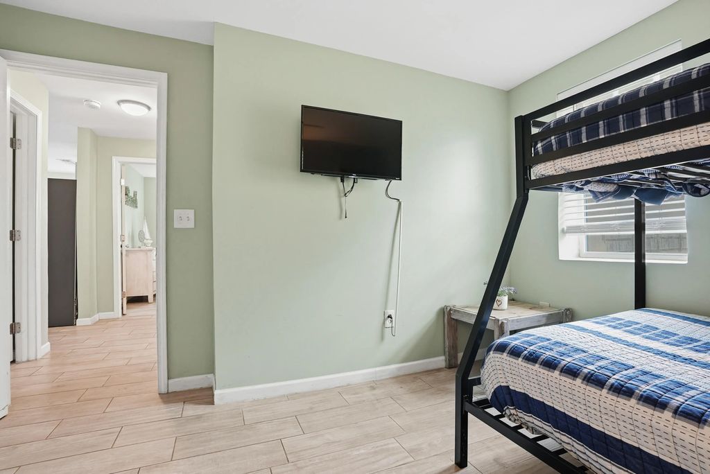 21 of 42 - 5616 Pinetree Avenue, Panama City Beach, FL