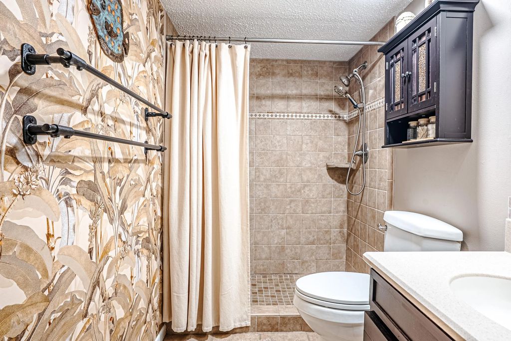 21 of 64 - 6909 N Lagoon Drive Unit E2, Panama City Beach, FL