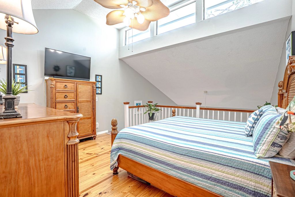 28 of 64 - 6909 N Lagoon Drive Unit E2, Panama City Beach, FL