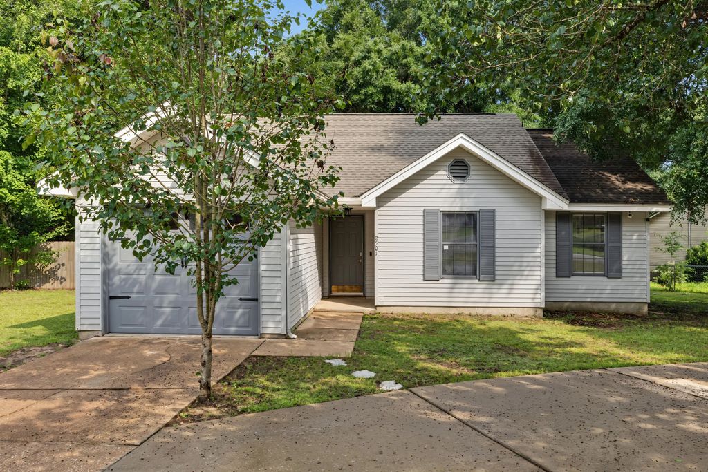 2501 Sunset Drive, Crestview