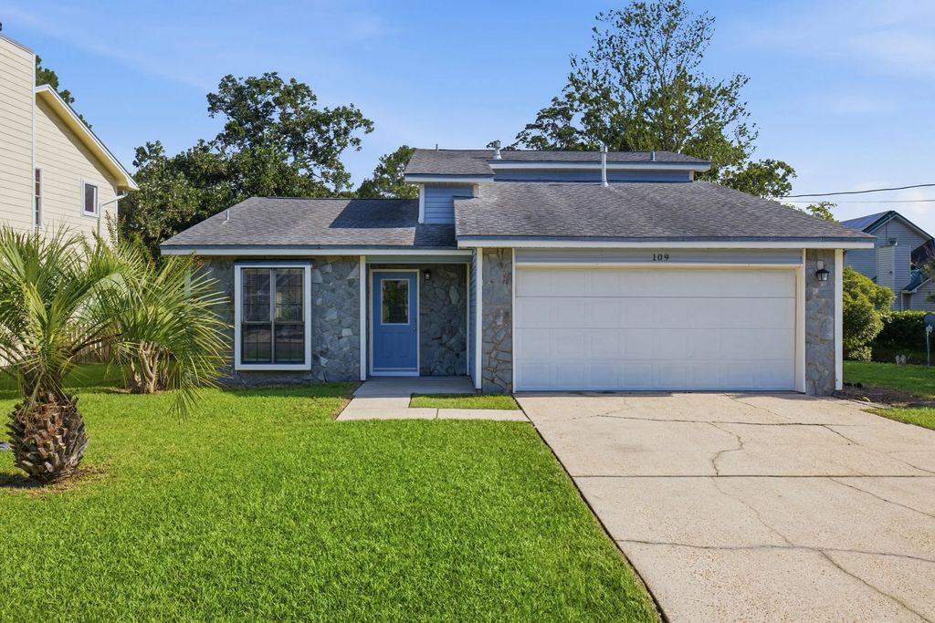 109 Crystal Lake Lane, Valparaiso