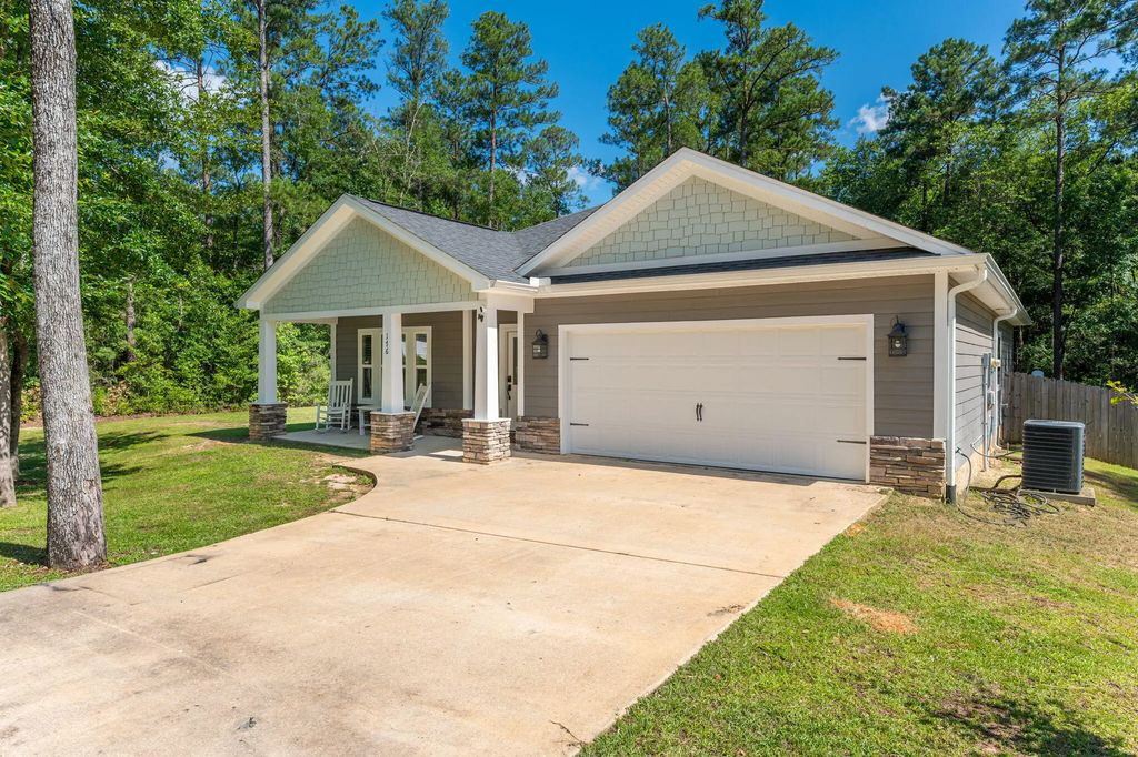 176 Seneca Trail, Crestview